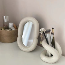 Load image into Gallery viewer, Cassey Holder
